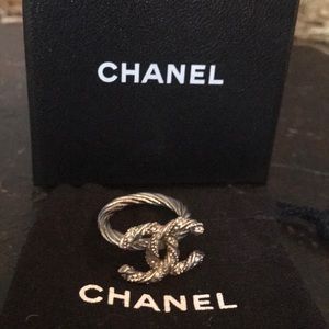 CHANEL SILVER RING. Size 7.